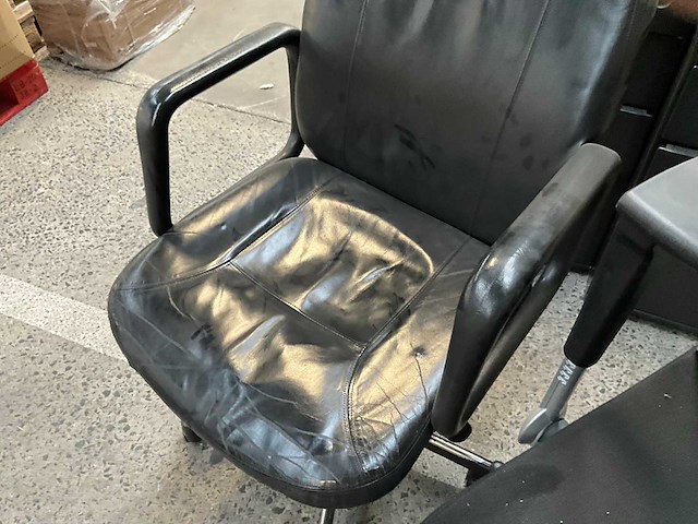 2 diverse bureaustoelen waaronder ahrend - afbeelding 4 van  10