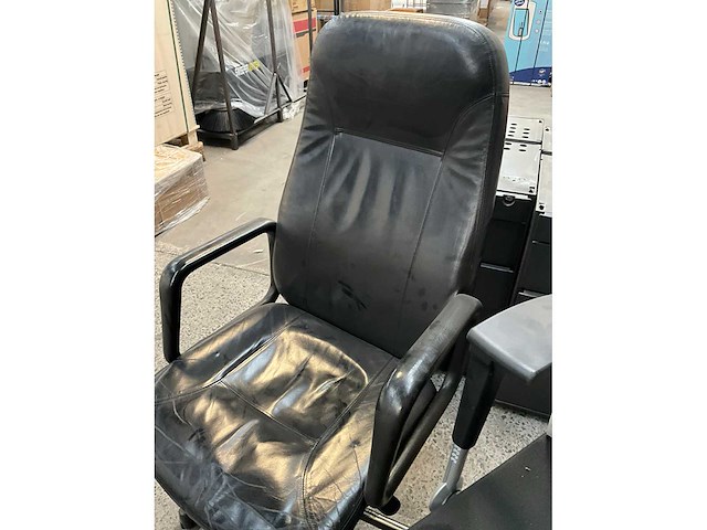 2 diverse bureaustoelen waaronder ahrend - afbeelding 6 van  10