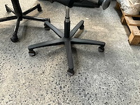 2 diverse bureaustoelen waaronder ahrend - afbeelding 9 van  10
