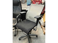 2 diverse bureaustoelen waaronder ahrend - afbeelding 7 van  10