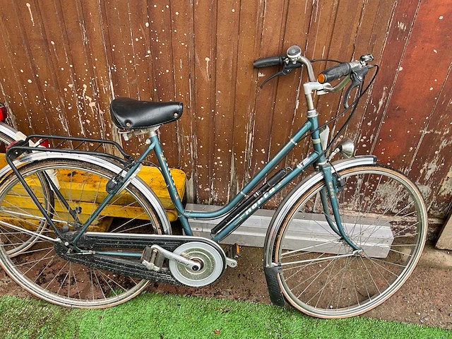 2 diverse fietsen - afbeelding 1 van  6