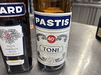 2 diverse flessen pastis - afbeelding 2 van  5