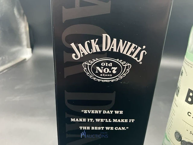 2 diverse geestrijke dranken bacardi en jack daniels - afbeelding 3 van  3