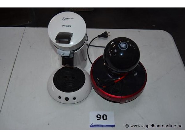 2 diverse koffiemachines - afbeelding 1 van  2
