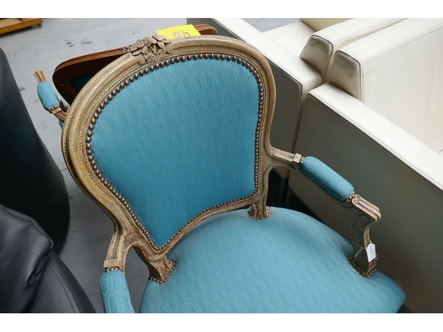 2 diverse louis xv-stijl fauteuil's - afbeelding 4 van  4