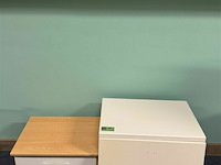 2 diverse nachtkastjes