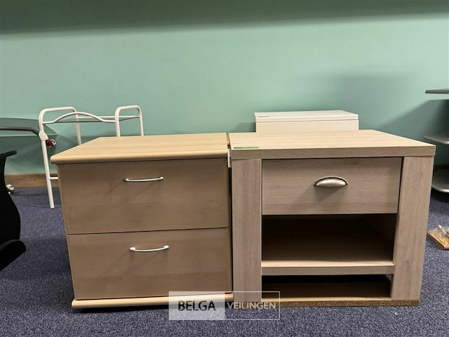 2 diverse nachtkastjes - afbeelding 1 van  4