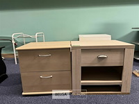 2 diverse nachtkastjes