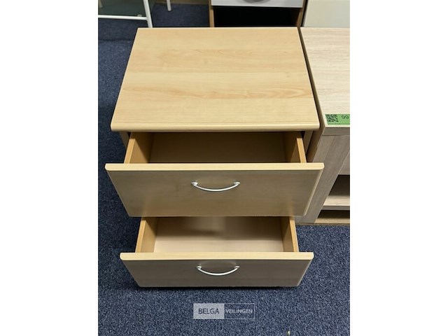 2 diverse nachtkastjes - afbeelding 2 van  4