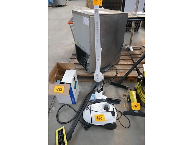 2 diverse stofzuigers - afbeelding 1 van  5