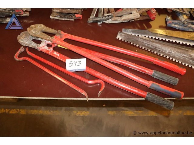 2 diverse tangen plus 2 koevoeten - afbeelding 1 van  1