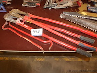 2 diverse tangen plus 2 koevoeten - afbeelding 1 van  1