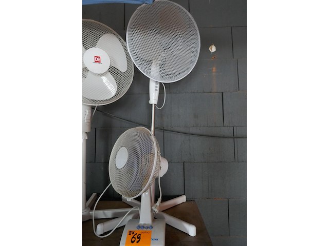 2 diverse ventilators - afbeelding 1 van  3