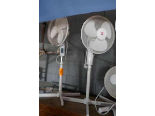 2 diverse ventilators - afbeelding 1 van  3