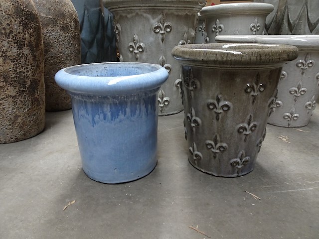 2 diverse vorstvrije vazen - afbeelding 1 van  3