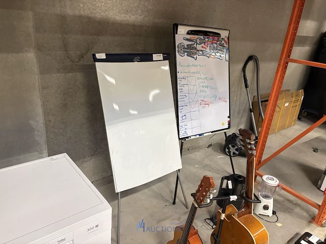 2 diverse whiteboards op 3-pikkelstatief waaronder fabr nobo - afbeelding 1 van  6