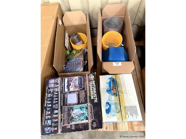 2 dozen, inh. partij div. huisdieren toebehoren, 1 hamsterkooitje - afbeelding 1 van  5