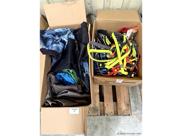 2 dozen, inh. partij div. kleding en huisdieren toebehoren - afbeelding 1 van  3