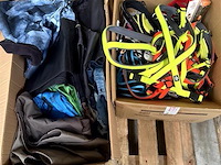 2 dozen, inh. partij div. kleding en huisdieren toebehoren