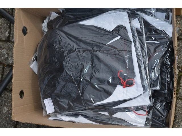 2 dozen met ca. 100 stuks mouwloze t-shirts zwart maat l (nieuw) - afbeelding 2 van  7