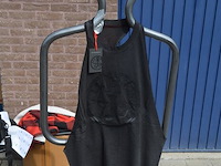 2 dozen met ca. 100 stuks mouwloze t-shirts zwart maat m (nieuw) - afbeelding 3 van  7