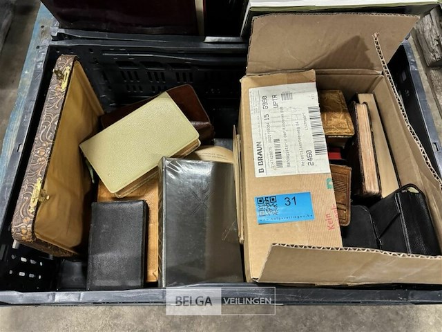 2 dozen met kerkboeken & missaals - afbeelding 1 van  5