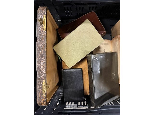 2 dozen met kerkboeken & missaals - afbeelding 2 van  5