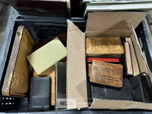 2 dozen met kerkboeken & missaals - afbeelding 4 van  5