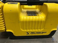 2 draagbare verlichtingssystemen peli 9430 rals, inclusief lader. werking niet gekend. - afbeelding 2 van  4