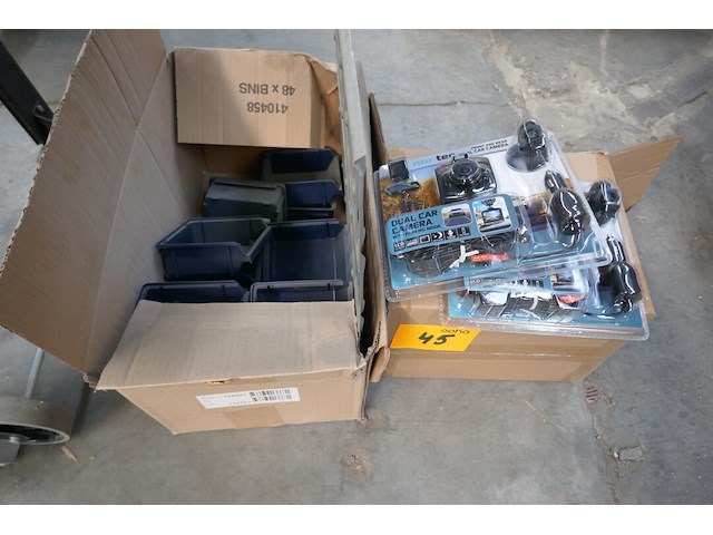 2 dual car camera's + rangeerbakjes - afbeelding 1 van  4