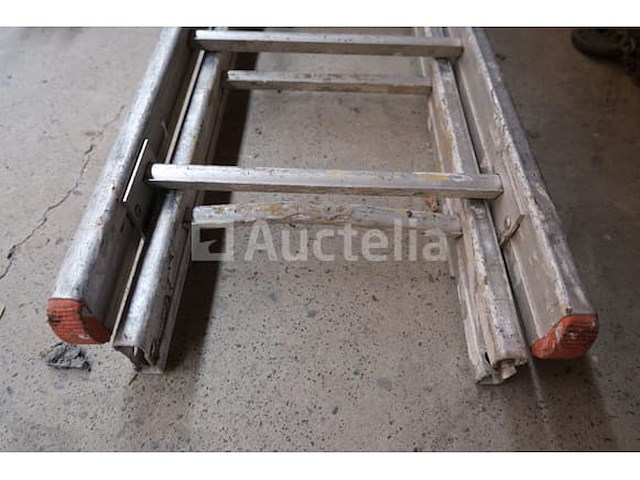 2 dubbele aluminium ladders - afbeelding 1 van  5
