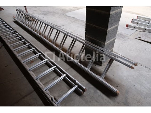 2 dubbele aluminium ladders - afbeelding 2 van  5