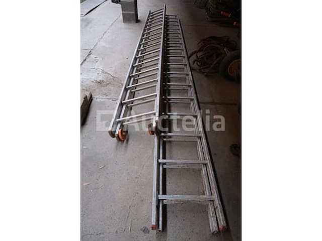 2 dubbele aluminium ladders - afbeelding 3 van  5