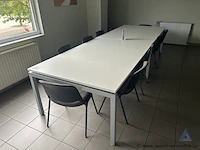 2 eettafels plus 10 stoelen