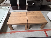2 eikenhouten bijzettafeltjes - afbeelding 1 van  3