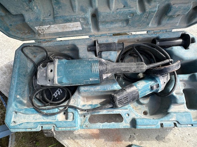 2 elektrische haakse slijpers makita wo 9558hnr - afbeelding 1 van  3