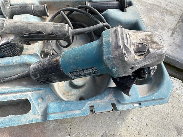 2 elektrische haakse slijpers makita wo 9558hnr - afbeelding 2 van  3