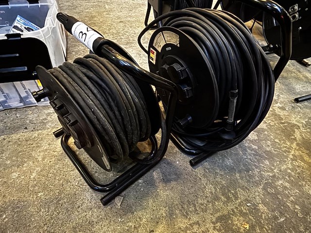 2 elektrische kabelhaspels - afbeelding 1 van  4