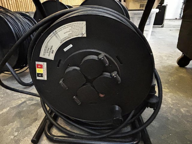 2 elektrische kabelhaspels - afbeelding 3 van  4