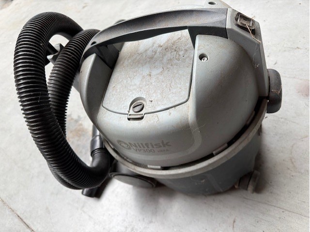 2 elektrische stofzuigers met accessoires nilfisk - afbeelding 4 van  10