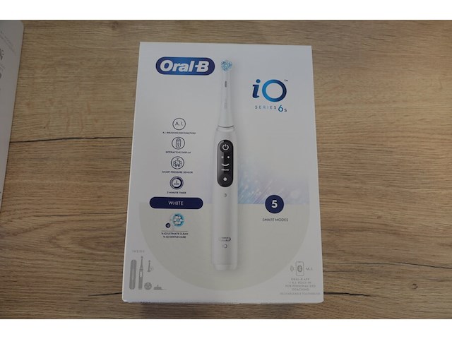 2 elektrische tandenborstels braun oral b io series 6s white (b435) - afbeelding 1 van  5