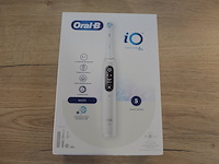 2 elektrische tandenborstels braun oral b io series 6s white (b435) - afbeelding 1 van  5
