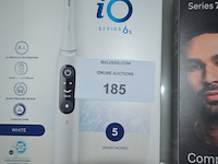 2 elektrische tandenborstels braun oral b io series 6s white (b435) - afbeelding 2 van  5