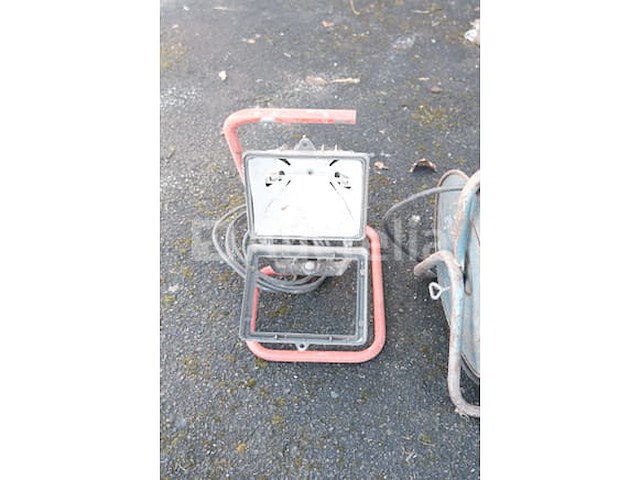 2 elektrische verlengsnoeren op de spoel - afbeelding 1 van  5