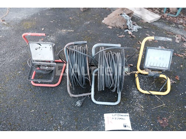 2 elektrische verlengsnoeren op de spoel - afbeelding 2 van  5