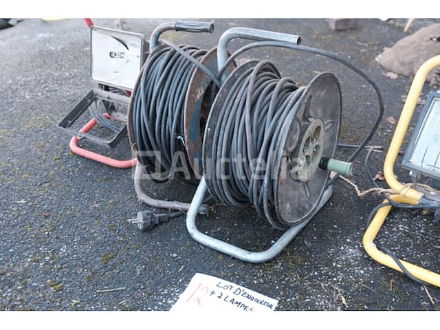 2 elektrische verlengsnoeren op de spoel - afbeelding 4 van  5