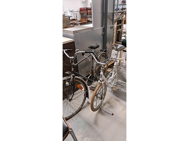 2 fietsen - afbeelding 2 van  2