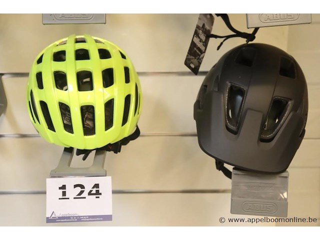 2 fietshelemen - afbeelding 1 van  1