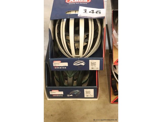 2 fietshelmen abus aventor s en mountk m - afbeelding 1 van  2