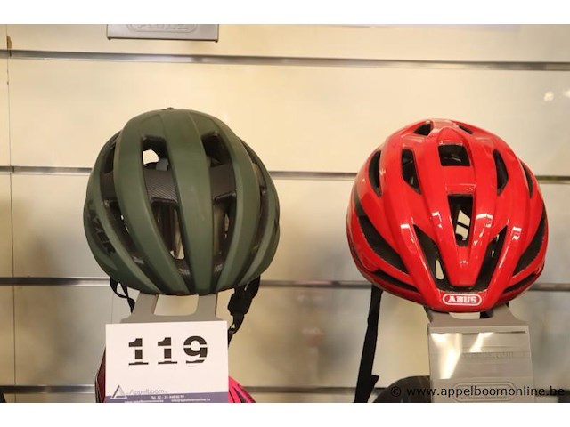 2 fietshelmen wo abus - afbeelding 1 van  1